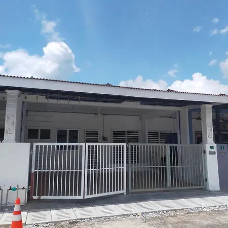 Angah Homestay Kampong Chabang Exterior photo